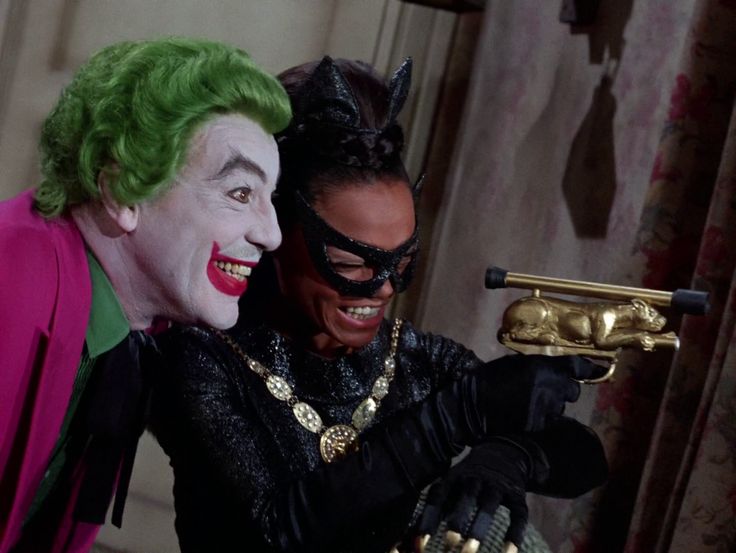 O Batmóvel, os vilões e o bigode do Coringa O Batmóvel, os vilões e o bigode do Coringa